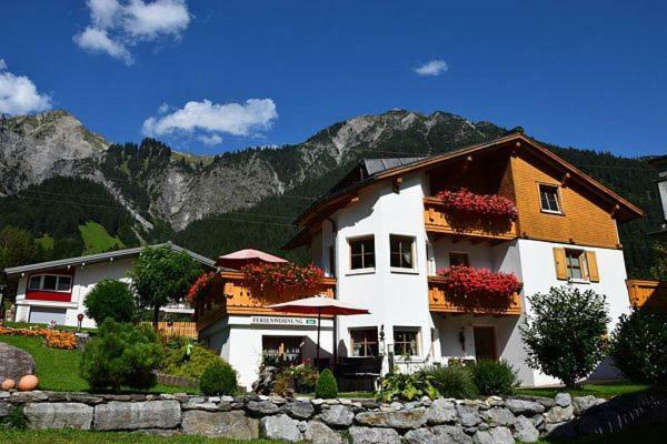 Apartamento Haus Frainer Wald am Arlberg Exterior foto